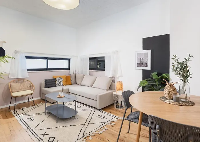 Near The Beach & Modern